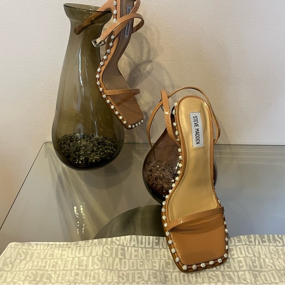 Steve Madden open toe shoes size 7.5 with a 4 inch heel. - Picture 6 of 7